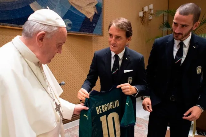 El Papa agradece gesto de ternura de selección italiana de fútbol en hospital Bambino Gesú