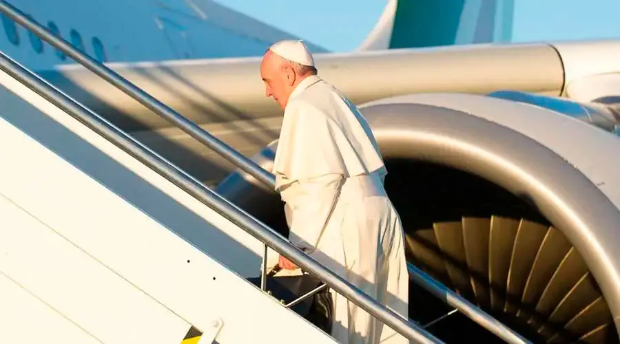 Papa Francisco parte a Budapest para clausurar Congreso Eucarístico Internacional