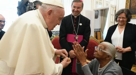 El Papa se reunió con una anciana de 106 años, nacida el día de las apariciones de Fátima