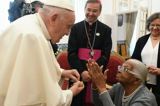 El Papa se reunió con una anciana de 106 años, nacida el día de las apariciones de Fátima