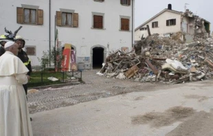 Papa Francisco visita zona golpeada por terremoto. (Imagen de archivo). Cru00e9dito: Vatican Media 