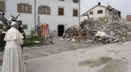 Papa Francisco se reunirá con víctimas del terremoto en L'Aquila