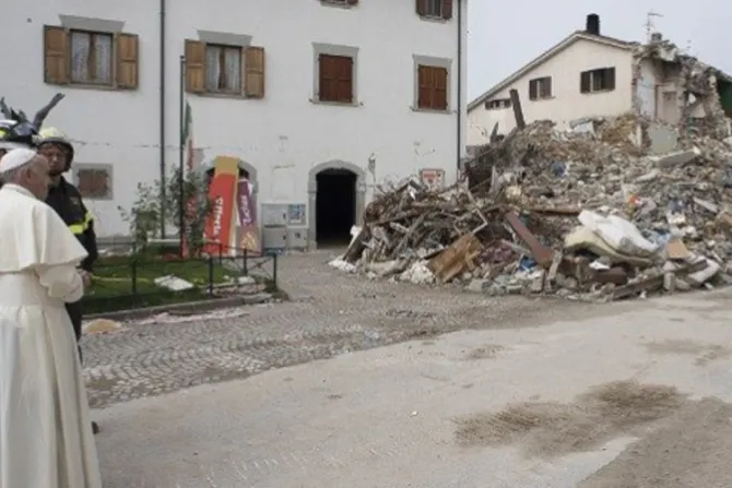 Papa Francisco visitará la zona afectada por el terremoto en Italia central 