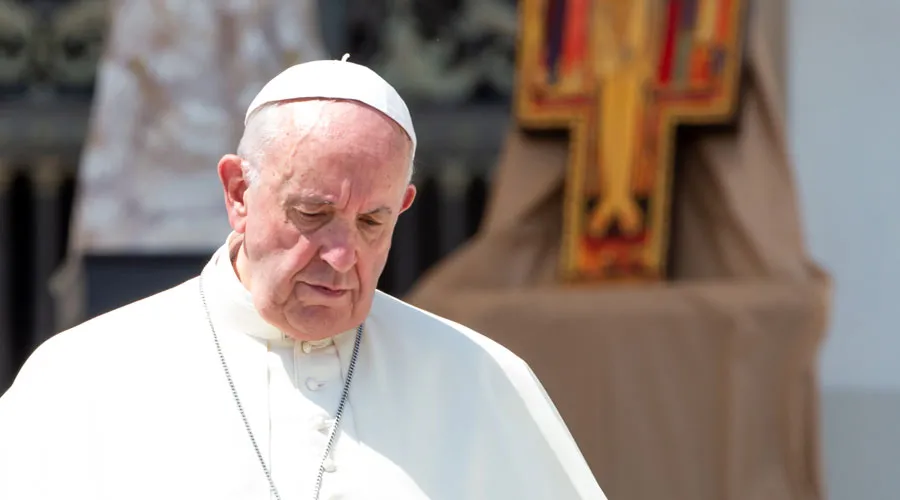 El Papa Francisco pide no olvidar al atormentado pueblo ucraniano
