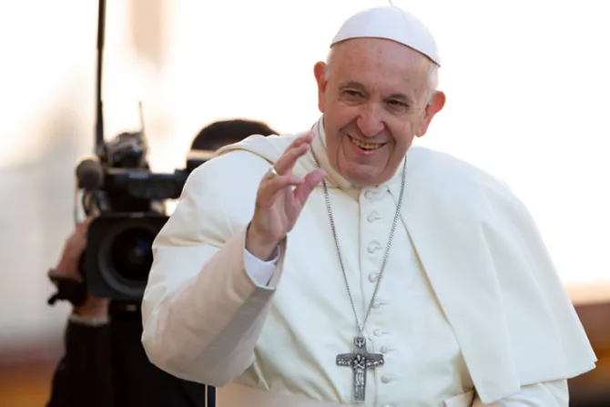 El Papa pide acoger a los “náufragos exhaustos que llegan a nuestras costas”
