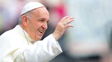 Papa Francisco envía carta escrita a mano a los padres de joven asesinado en Argentina