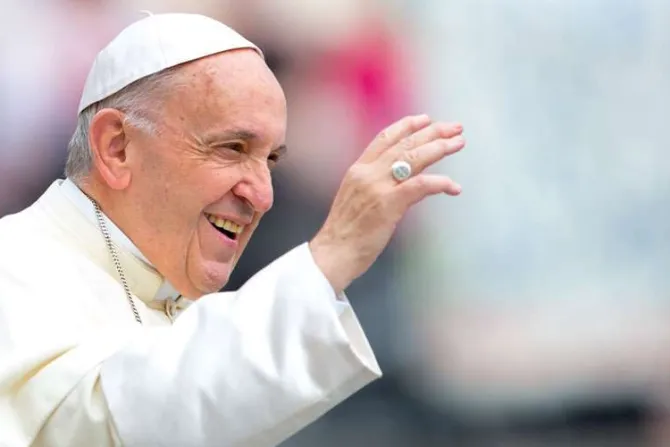 Papa Francisco envía carta escrita a mano a los padres de joven asesinado en Argentina
