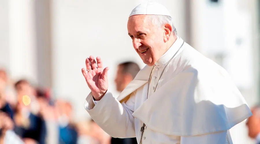Papa Francisco: Transmitir la tradición católica es esencial para la Iglesia