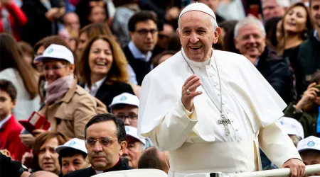 El Papa pide librar a la política de los vicios que la alejan del servicio a la sociedad
