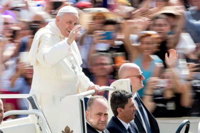 El Papa destaca la importancia de la Confirmación para la unidad de la Iglesia
