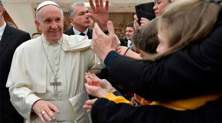 El Papa advierte que internet se está convirtiendo en un escaparate del narcisismo
