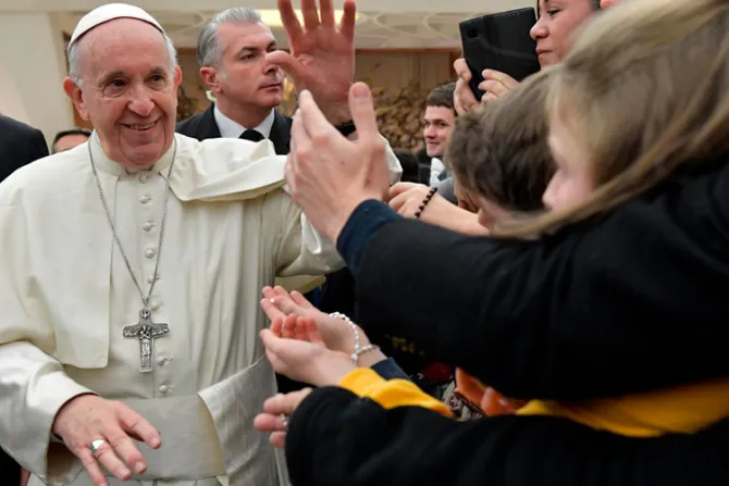 El Papa advierte que internet se está convirtiendo en un escaparate del narcisismo