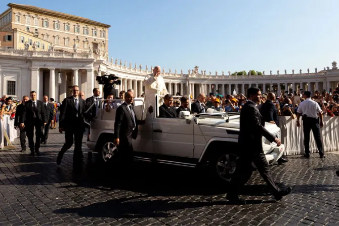 ¿Jóvenes gritaron “Viganò, Viganò” al Papa en la Audiencia General? Esta es la verdad