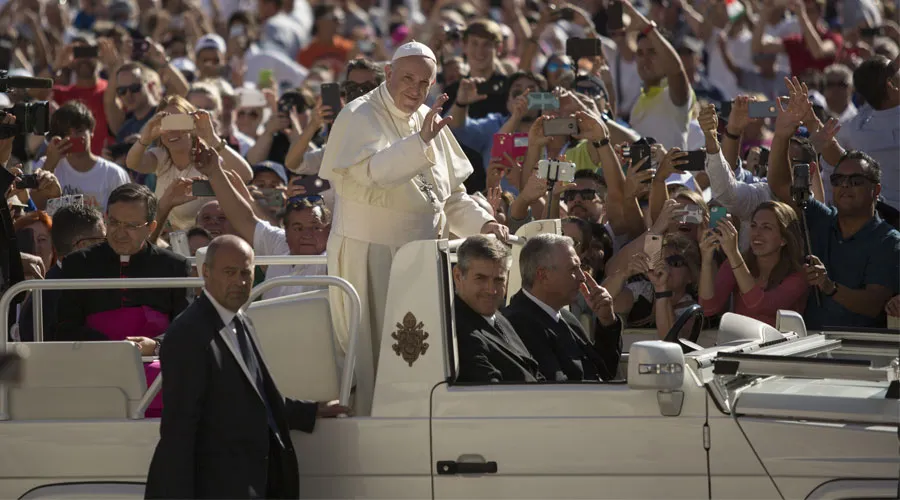 El Papa antes del comienzo de la Audiencia General. Foto: Marina Testino / ACI Prensa?w=200&h=150