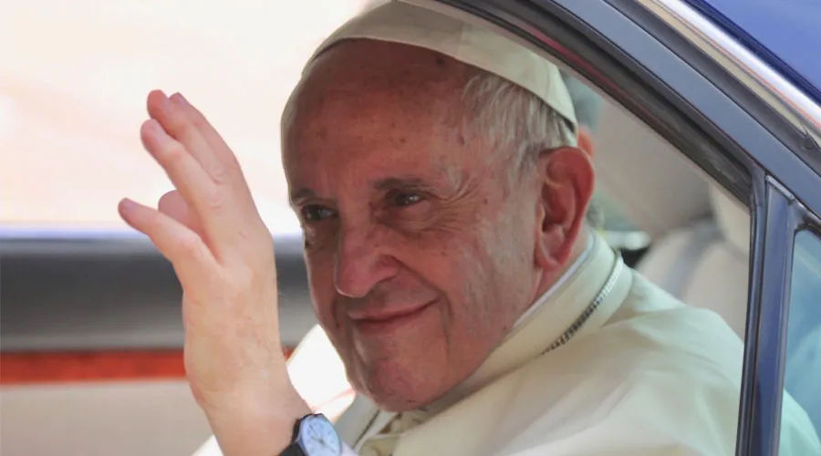 El Papa Francisco durante su traslado al Arzobispado de Rangún. Foto: Edward Pentin / ACI Prensa