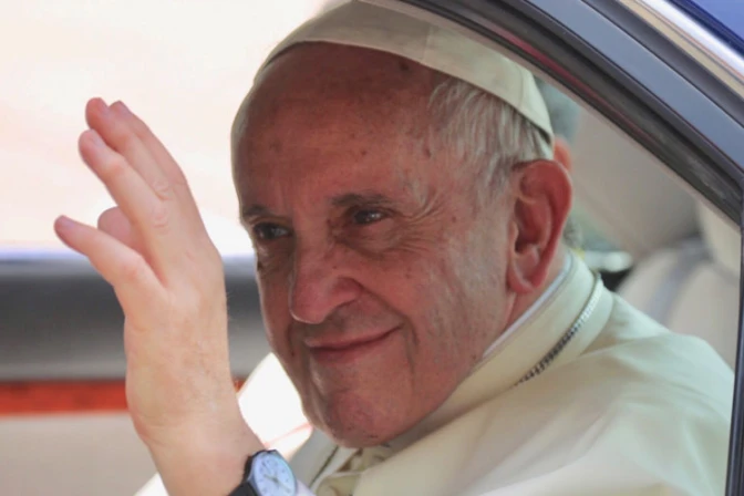 El Papa Francisco se reúne con jefe de las fuerzas armadas en Myanmar