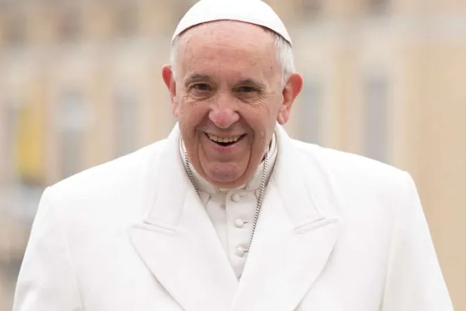 El Papa exhorta a ser cristianos alegres y evitar la “cara de velorio”