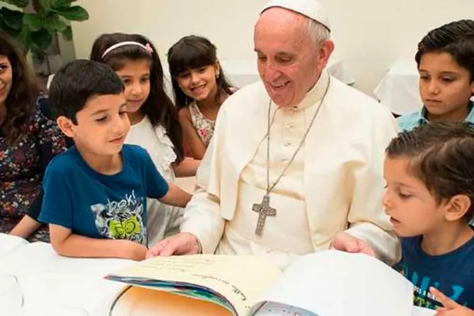 Refugiada musulmana siria agradece al Papa por “usar la religión para servir”