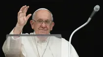 El Papa Francisco recuerda el Día de la Madre después del Regina Coeli. Créditos: Vatican Media