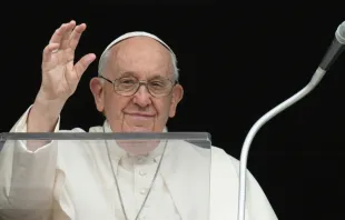 El Papa Francisco recuerda el Día de la Madre después del Regina Coeli. Créditos: Vatican Media 