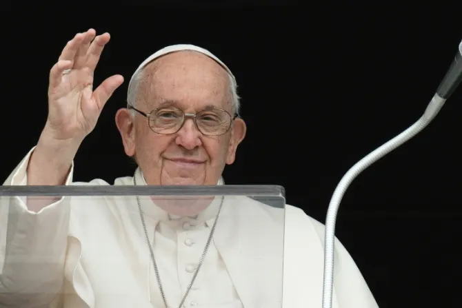 El Papa Francisco rezó a la Virgen María por las madres del mundo en su día 
