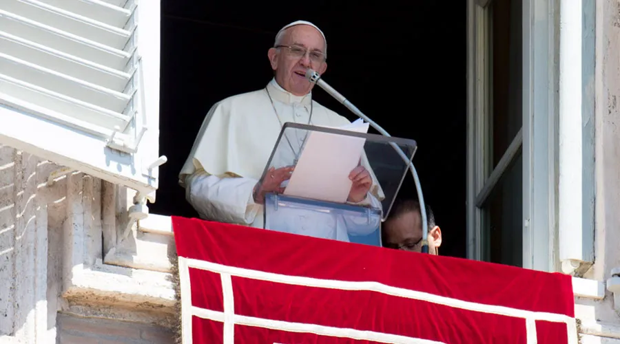 El Papa Francisco durante el rezo del Ángelus. Foto: Vatican Media?w=200&h=150