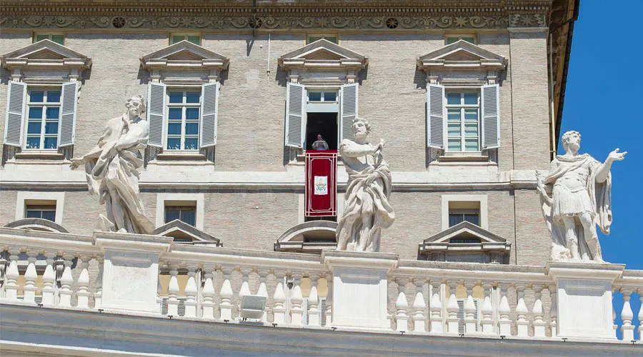 El Palacio Apostólico durante el rezo del Ángelus. Foto: Vatican Media?w=200&h=150