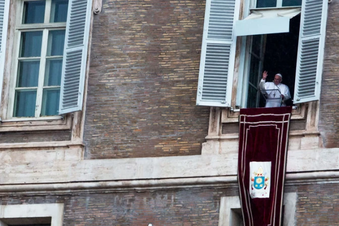 Papa Francisco: Los cristianos deben elegir entre la santidad o la nada