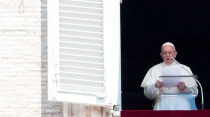 El Papa durante el rezo del u00c1ngelus. Foto: Daniel Ibu00e1u00f1ez / ACI Prensa