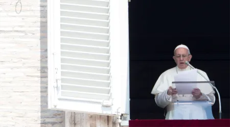 Al comulgar se recibe la vida misma del Señor, recuerda el Papa Francisco en el Ángelus