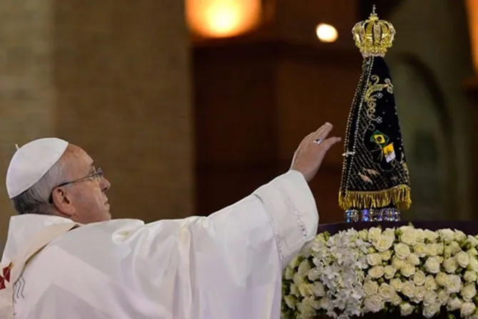 Papa Francisco pone en duda visita a Brasil en 2017 y llama a rezar por ese país