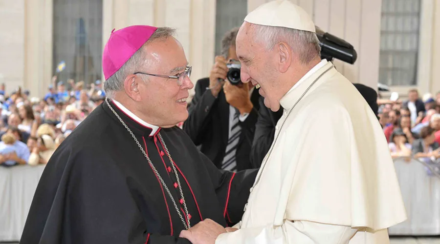El Papa Francisco y Mons. Charles Chaput, Arzobispo de Filadelfia (Estados Unidos). Foto L'Osservatore Romano?w=200&h=150
