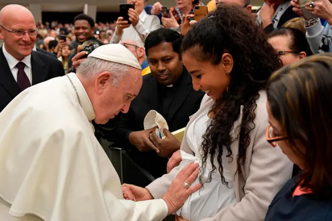 El Papa Francisco felicita a todas las madres del mundo en su día