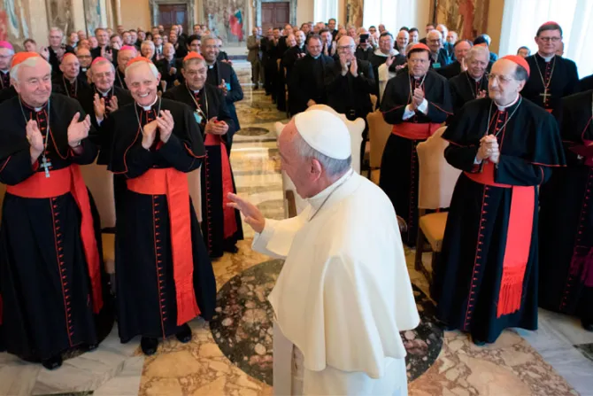 Papa Francisco a jóvenes presbíteros: “Ser sacerdote es jugarse la vida por el Señor”