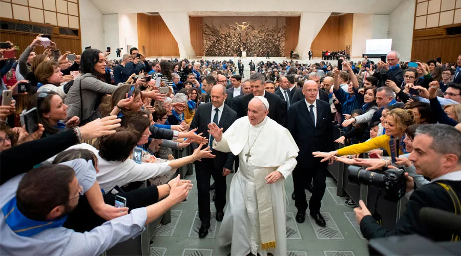El Papa Francisco a su llegada al Aula Pablo VI. Foto: Vatican Media