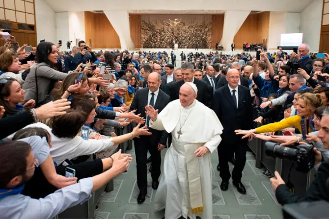 Cuando el hombre se siente solo experimenta el infierno, afirma el Papa