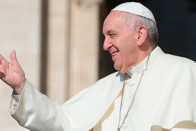 Papa Francisco: Un corazón que ama a Dios convierte en oración incluso un pensamiento