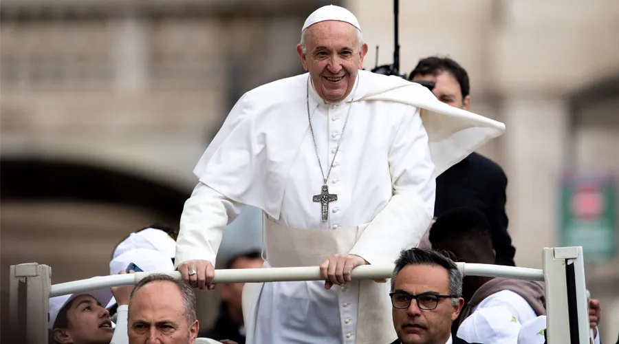 El Papa Francisco durante la Audiencia en el Vaticano. Foto: Daniel Ibáñez / ACI Prensa