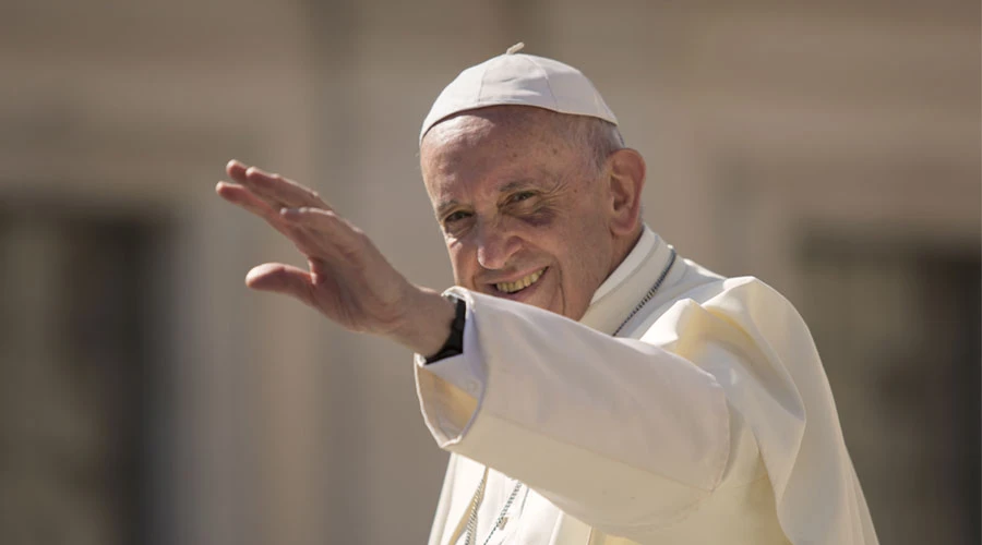 El Papa Francisco antes de comenzar la Audiencia. Foto: Marina Testino / ACI Prensa?w=200&h=150