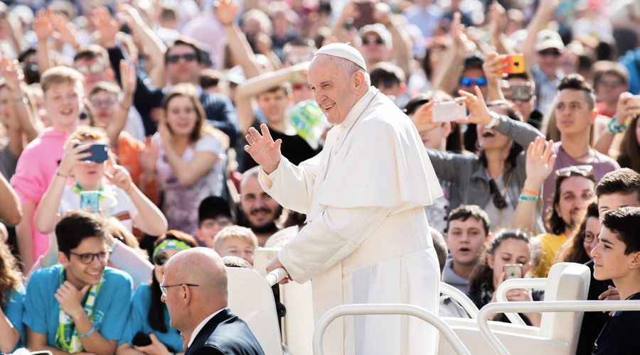 El Papa Francisco en la Audiencia General. Foto: Lucia Ballester / ACI Prensa