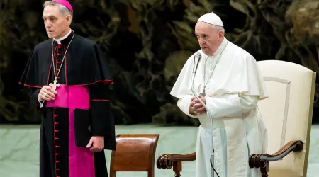 El Papa Francisco pide orar con respeto: No se puede rezar como papagayos
