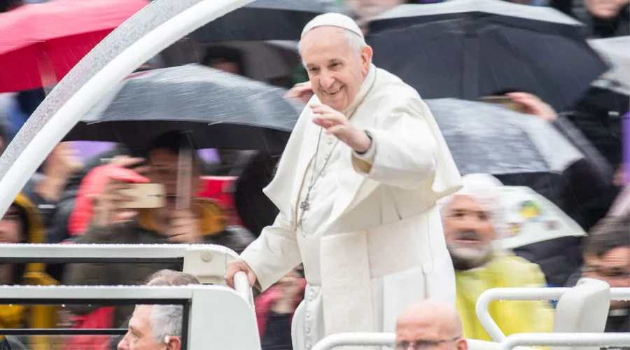 El Papa Francisco a su llegada a la Plaza de San Pedro. Foto: Lucía Ballester / ACI Prensa?w=200&h=150