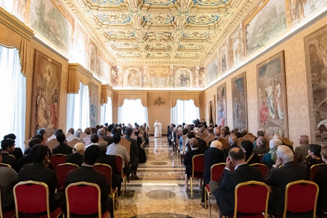 El Papa pide una mayor colaboración entre clérigos y laicos en la Iglesia 