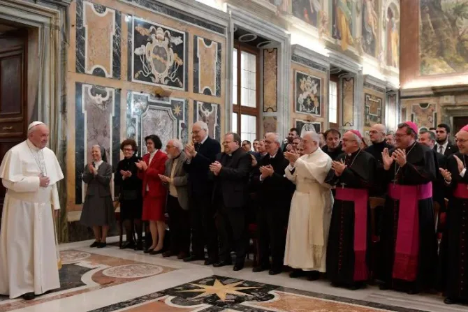 El Papa invita a estudiar la historia de la Iglesia para caminar hacia el futuro