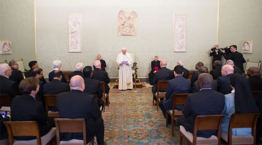 El Papa con los participantes en el Capítulo General. Foto: Vatican Media?w=200&h=150