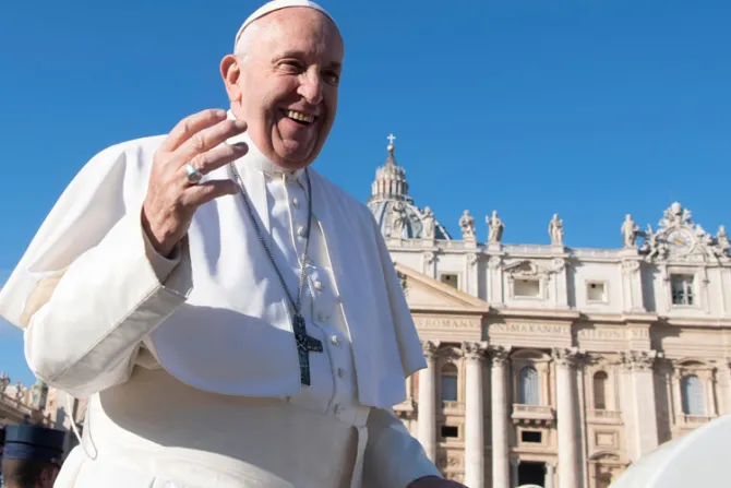 El Papa recuerda a empresarios que la persona debe estar al centro de la economía