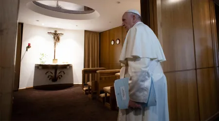 El Papa Francisco sufre una caída en el Vaticano sin consecuencias