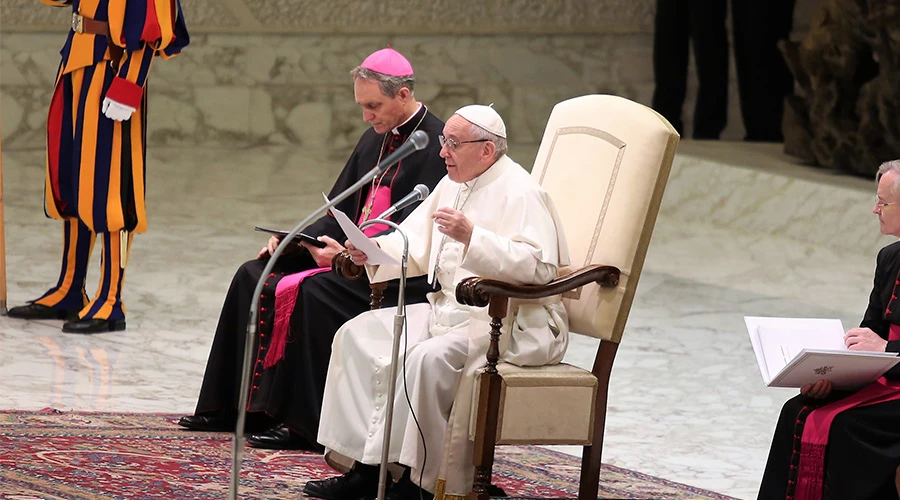 El Papa en la audiencia. Foto: Lucía Ballester / ACI Prensa?w=200&h=150