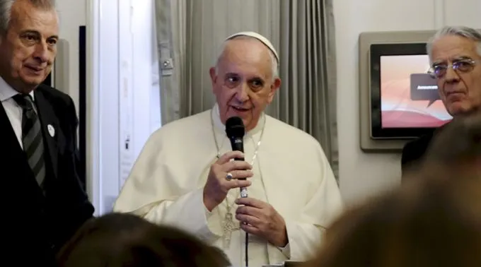 Papa Francisco en conferencia de prensa en vuelo de Sri Lanka a Filipinas. Foto: Alan Holdren / ACI Prensa?w=200&h=150