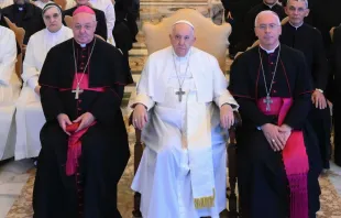 El Papa Francisco recibió a los Clérigos Regulares de la Orden de San Pablo este lunes 29 de mayo. Crédito: Vatican Media. 